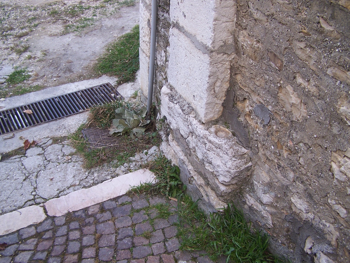 porta Sant'Angelo, l'incavo per il telaio